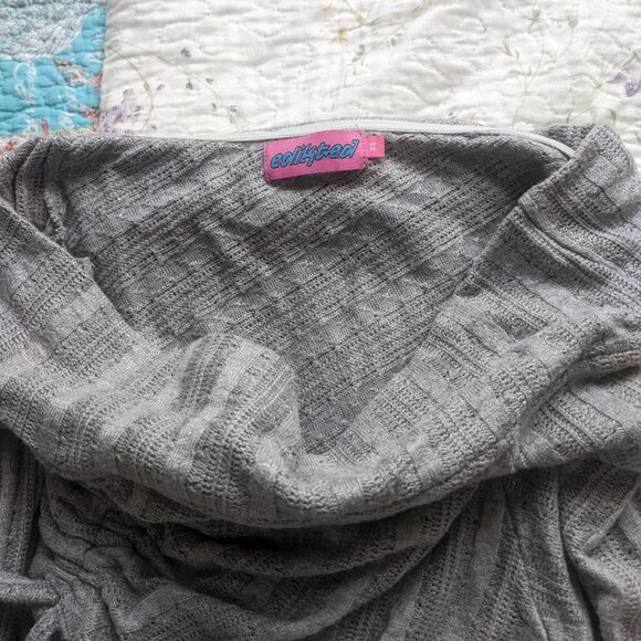 Bell bottom sleeve top - Picture 4 of 6